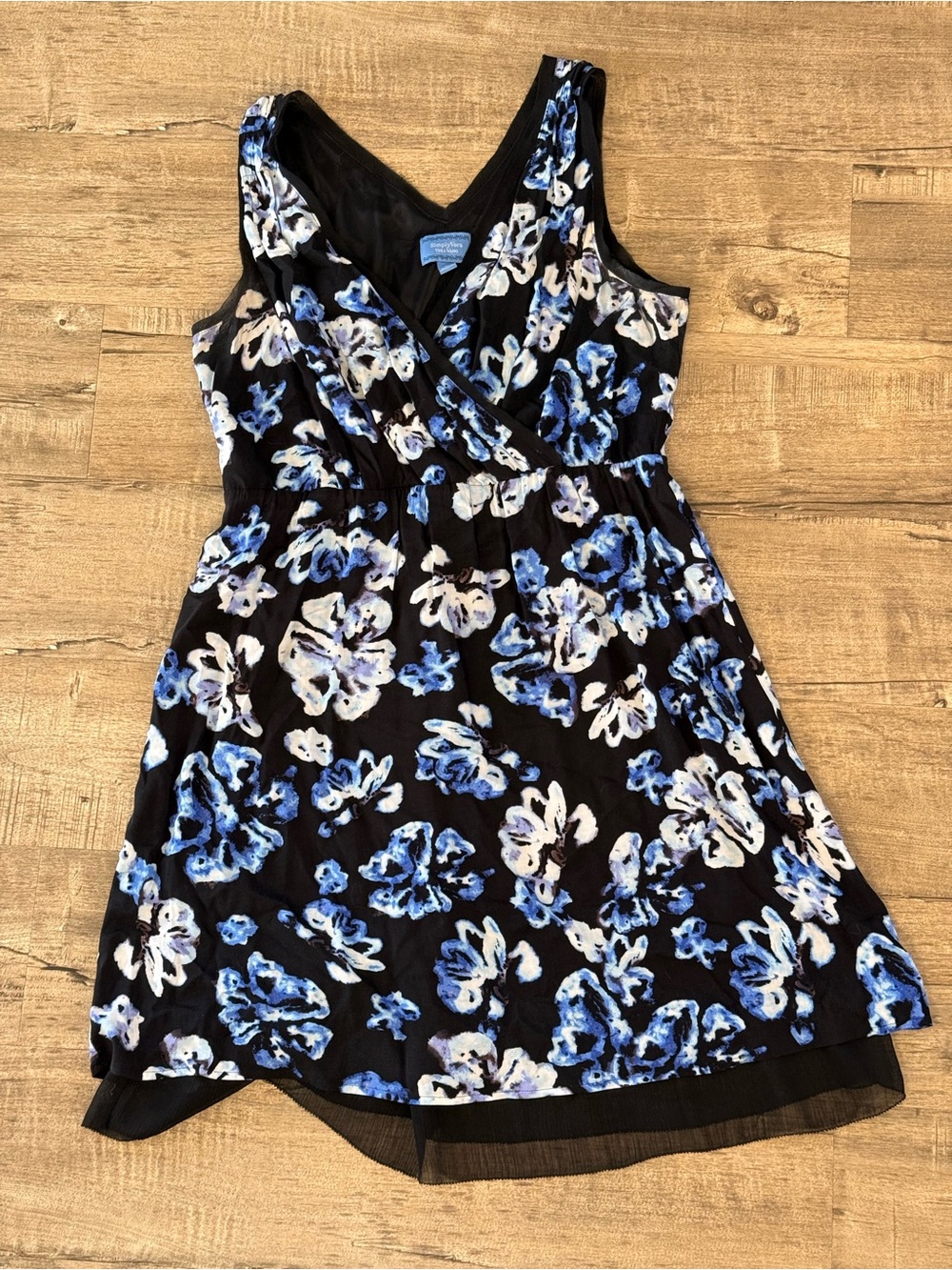 Simply Vera Vera Wang Black Floral V-Neck Dress with Blue and White Print